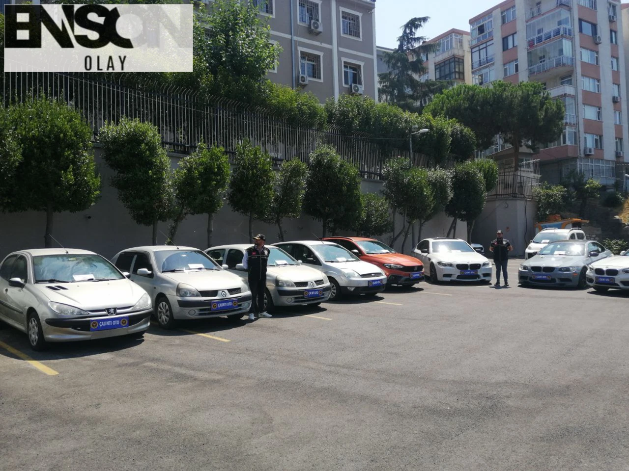 İstanbul'da Oto Hırsızlığı ve Dolandırıcılık Suç Örgütü Çökertildi, 45 Araç Ele Geçirildi