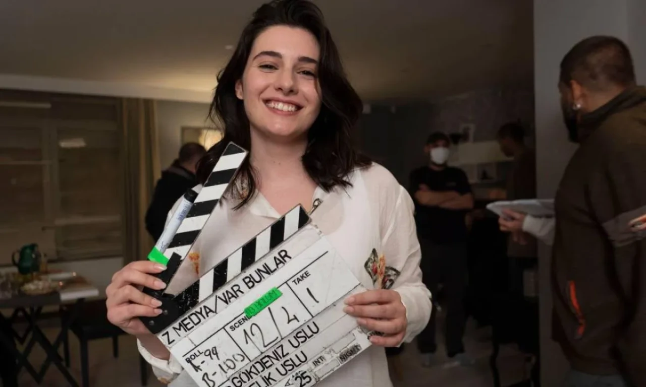 Var Bunlar Burcu: Samet'in Sevgilisi Rolünde Hangi Oyuncu Yer Alıyor?