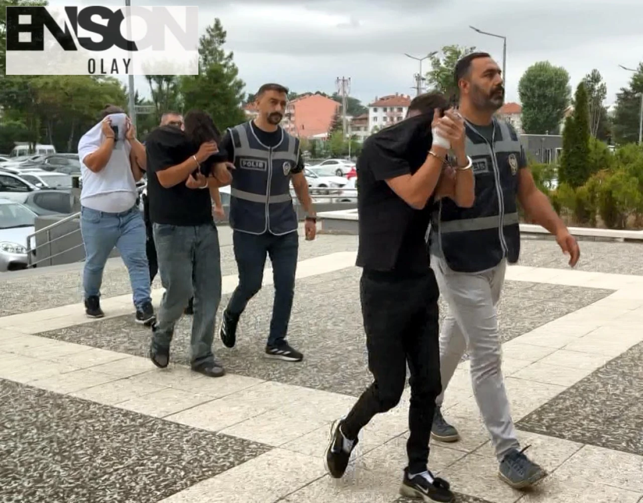 Bolu'da 200 Bin TL Değerinde Alkollü İçki Çalan 3 Şüpheli, 150 Saatlik Görüntü İzlenerek Yakalandı