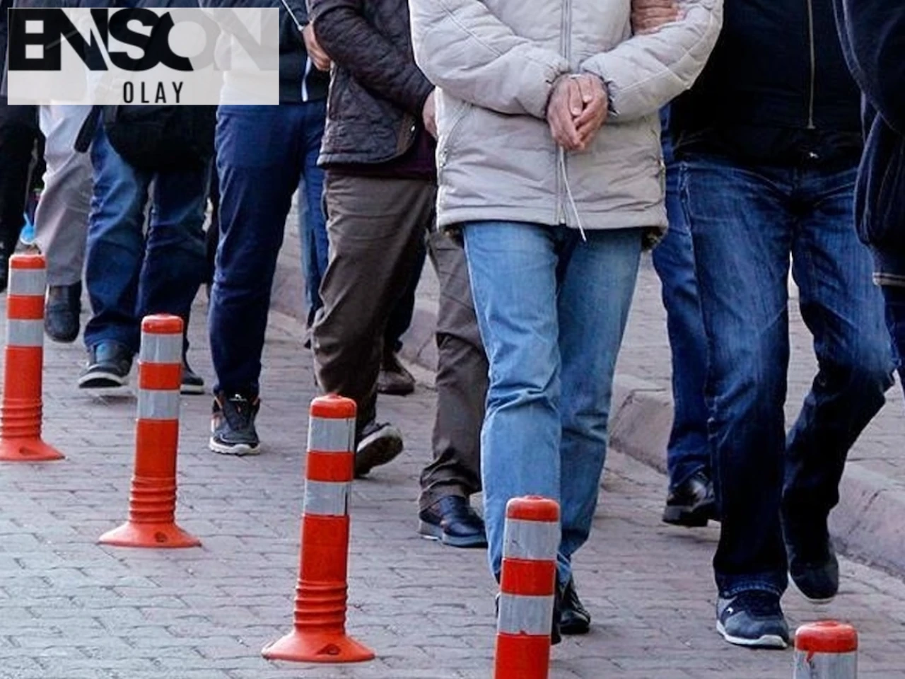 Hatay'da kaçak göçmen operasyonu: 42 Suriyeli yakalandı, 6 şüpheli tutuklandı.