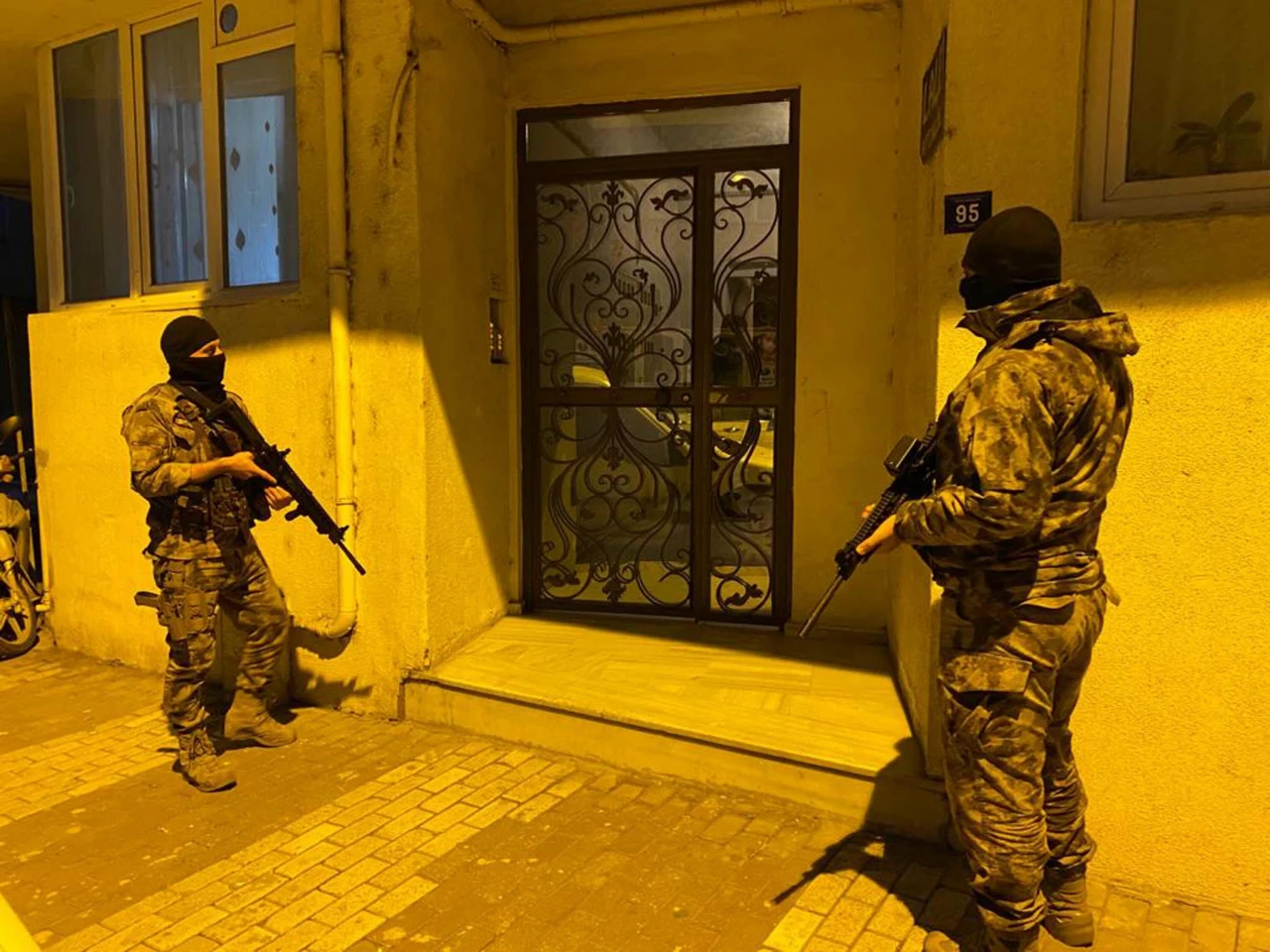 Çanakkale'de FETÖ/PDY Üyesi Yakalandı: 13 Yıl 4 Ay Hapis Cezası Kesinleşen Astsubay Tutuklandı