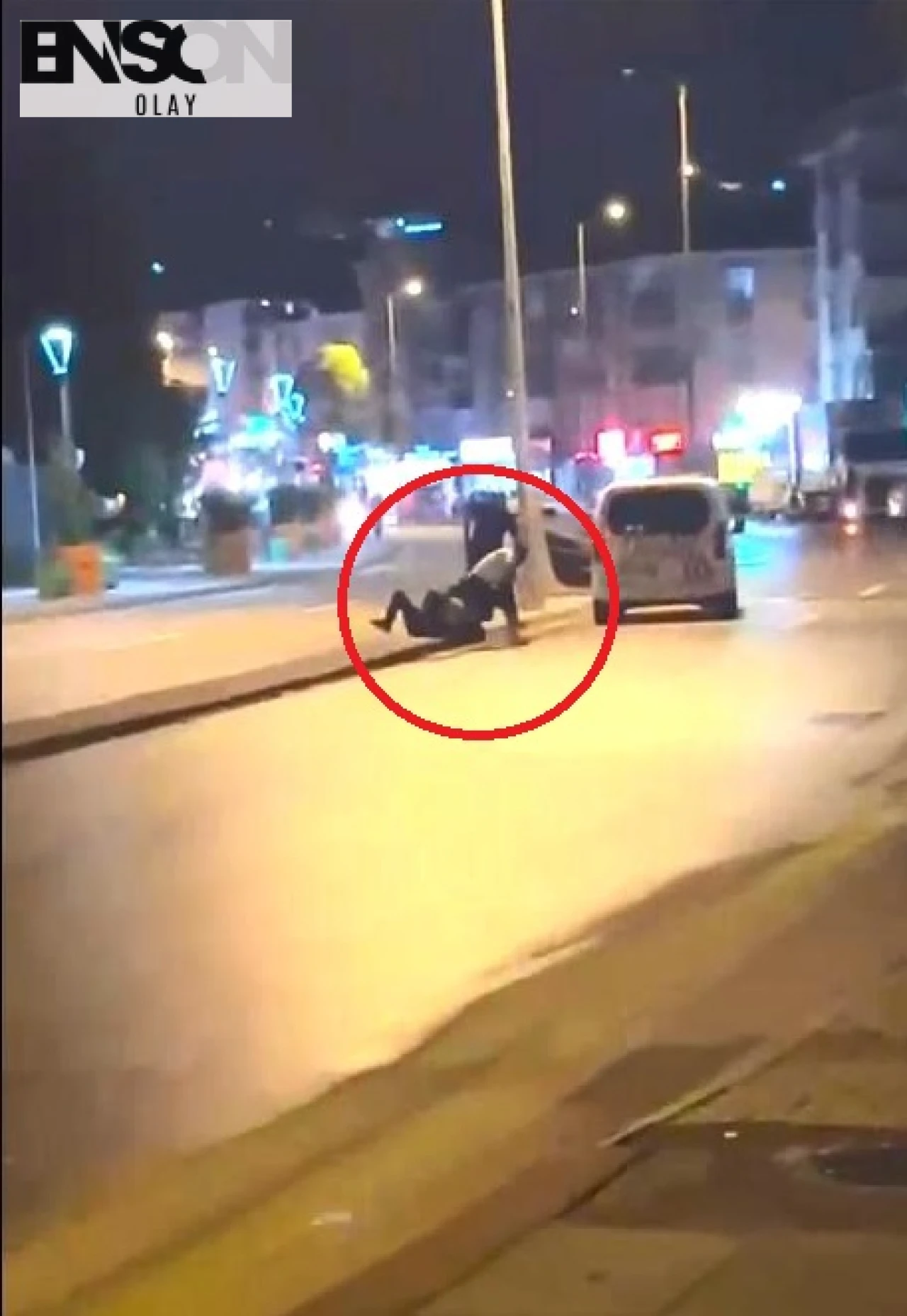 Mamak'ta Çıkan Silahlı Kavga Anı Kamerada! Vatandaşın Bacaktan Vurulduğu Olayda Tutuklama ve Serbest Bırakma Kararı Verildi.