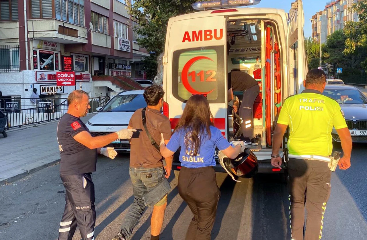 Çorlu'da Otomobil ile Motosiklet Çarpıştı: İki Yaralı!