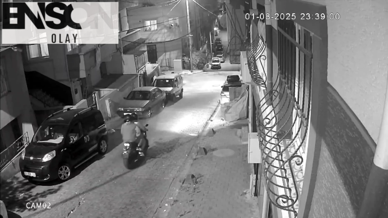 Küçükçekmece'de Ardı Ardına Silahlı Saldırılar: Saldırganların Keşif Anları Kamerada!