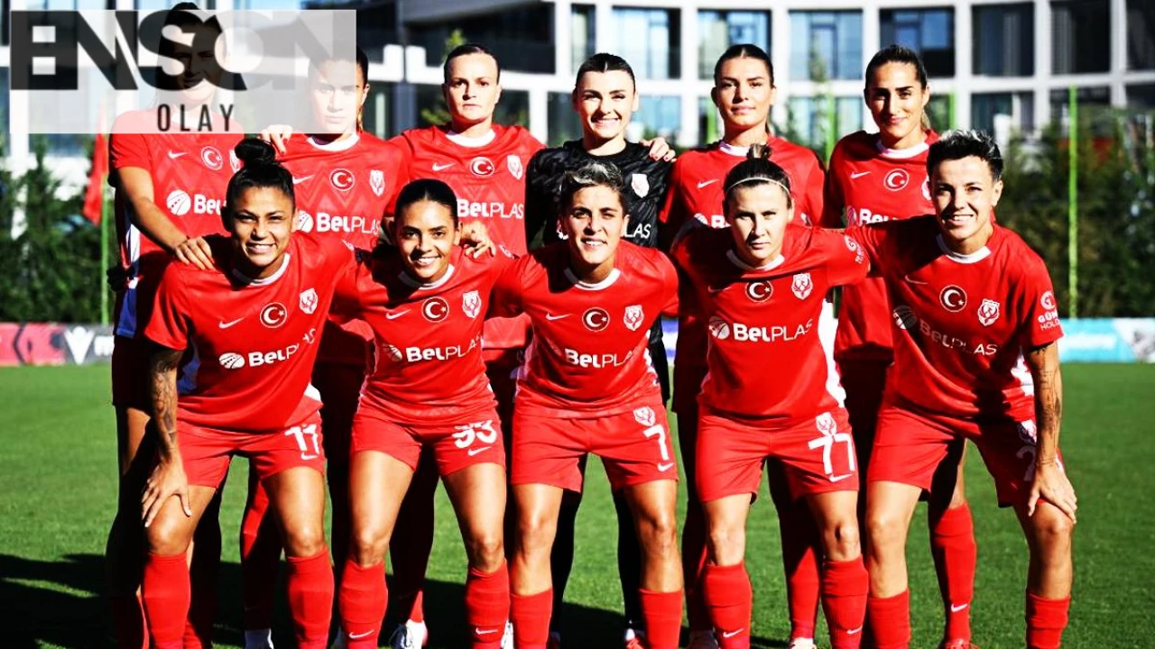 ABB FOMGET Kadın Futbol Takımı Arnavutluk'ta UEFA Şampiyonlar Ligi'nde İsrail'i yenmek için sahada.