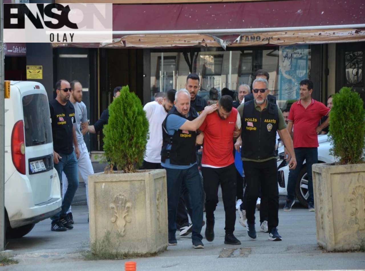 Eskişehir'de Silahlı Kavga: 2 Ölü, 1 Ağır Yaralı, 3 Şüpheli Adliyeye Sevk Edildi