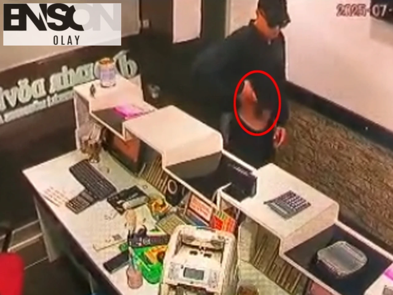 Antalya'da Döviz Bürosu Soyguncusu Polis Kılığına Girmiş!