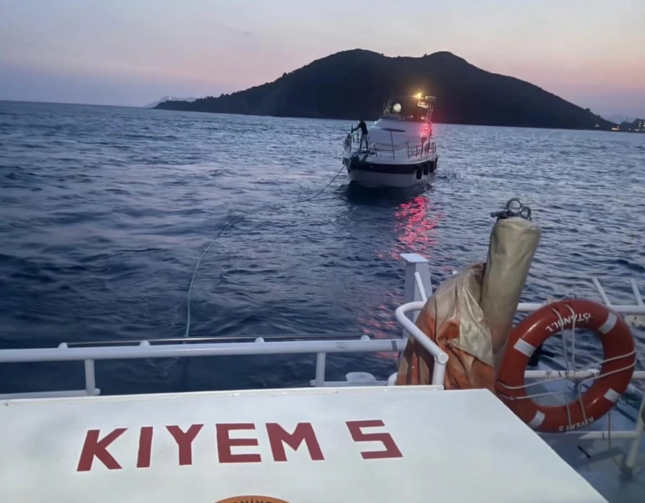 Fethiye'de Arızalanan Tekne, Kıyı Emniyeti Tarafından Kurtarıldı