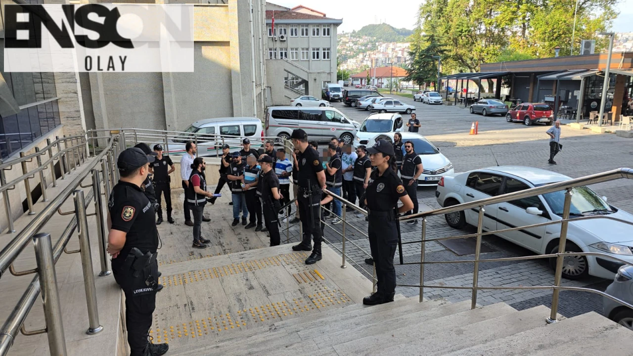Zonguldak'ta Belediye Çalışanlarına Faizle Para Veren 3 Kardeş ve Babaları Gözaltına Alındı