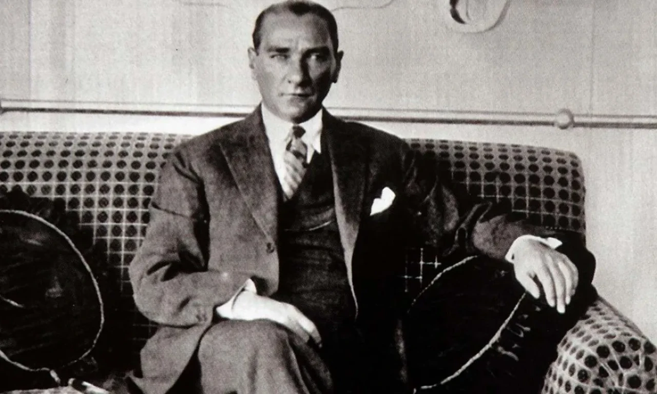 Atatürk'süz Müfredat Tartışmaları: 2025-2026 MEB Değişiklikleri Ne Derecede Gerçek?