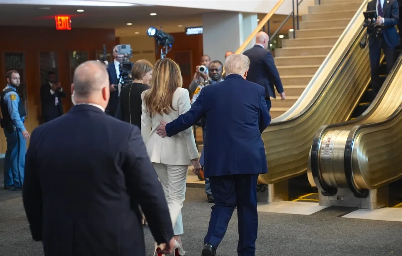 Trump'un ziyareti sırasında yaşanan olaylar, sabote edildi mi? Yürüyen merdiven arızalandı, teleprompter çalışmadı!