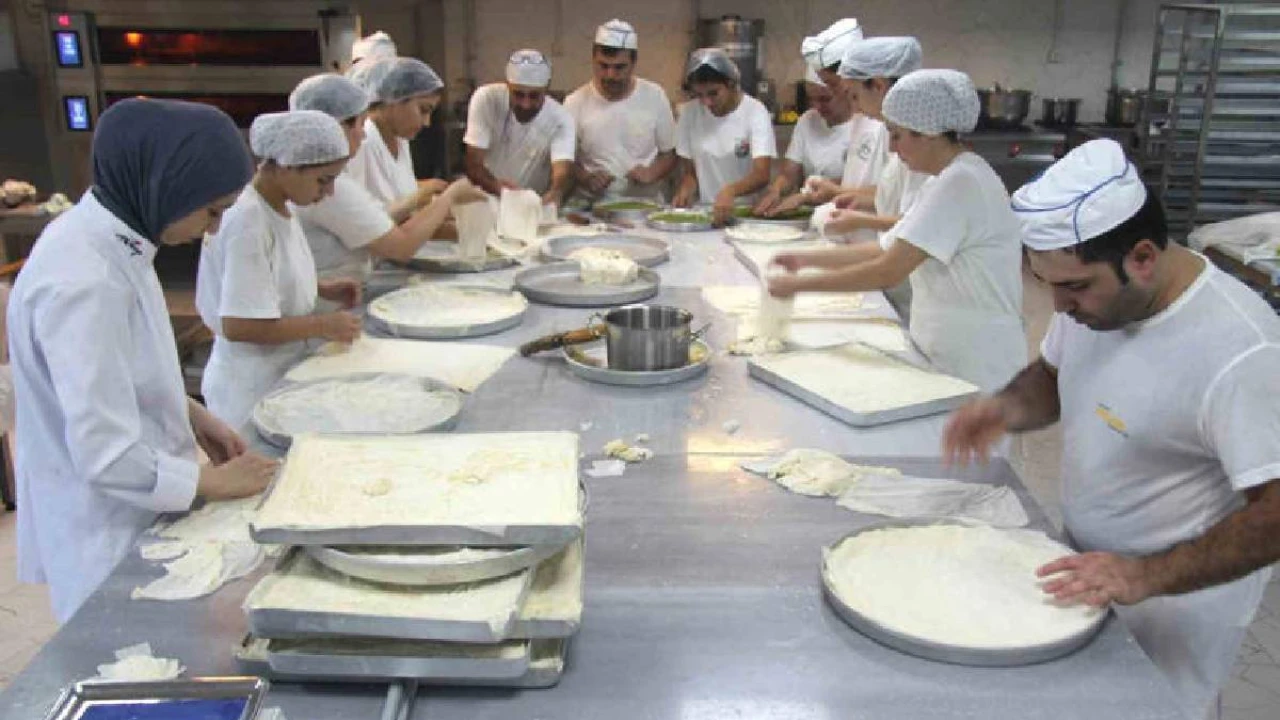 Farklı bölgelerde 1500 TL'ye satılan baklava burada sadece 650 TL!