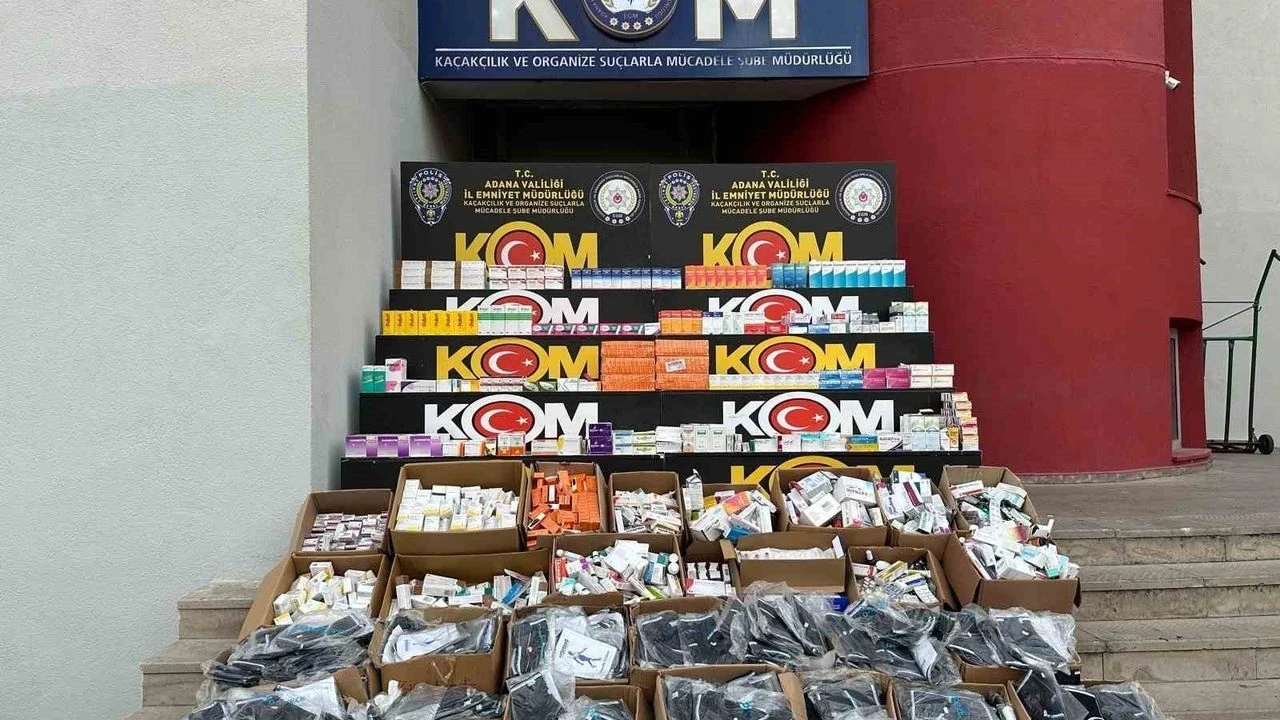 Adana'da Şok Operasyon! Kaçak İlaç Dolu Gizli Bölme Ortaya Çıktı: Halk Sağlığı Tehlikede!