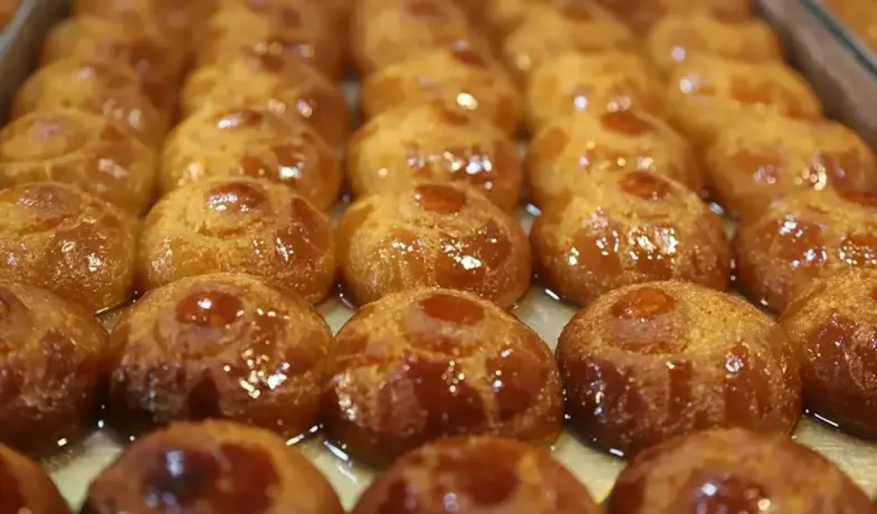 Çay Saatine Renk Katacak Lezzet: Şekerpare Tarifini Mutlaka Deneyin!