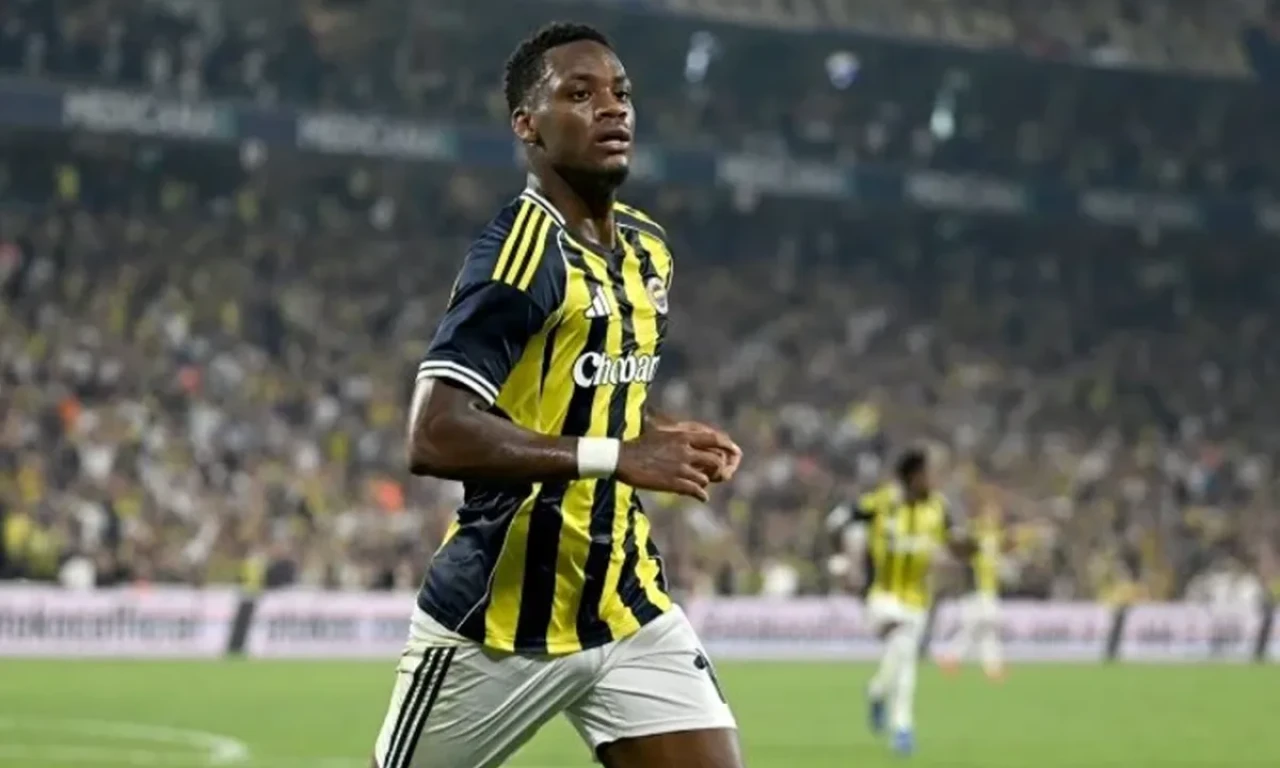 Fenerbahçe’de Yıldız İsimli Oyuncudan Kötü Haber Geldi: Forma Şansı Yok!