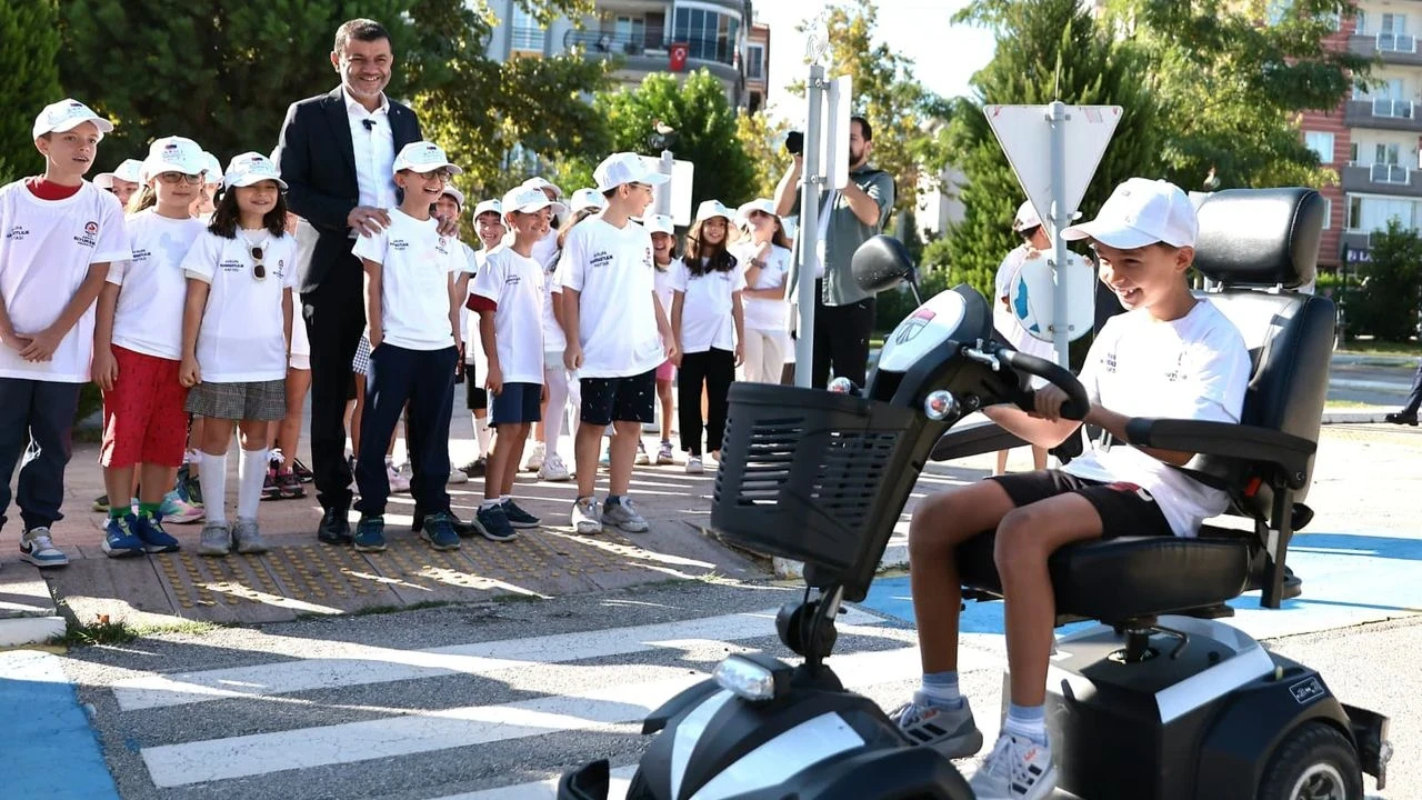 Trafik Eğitim Parkı’nda çocuklara güvenli ulaşım dersi