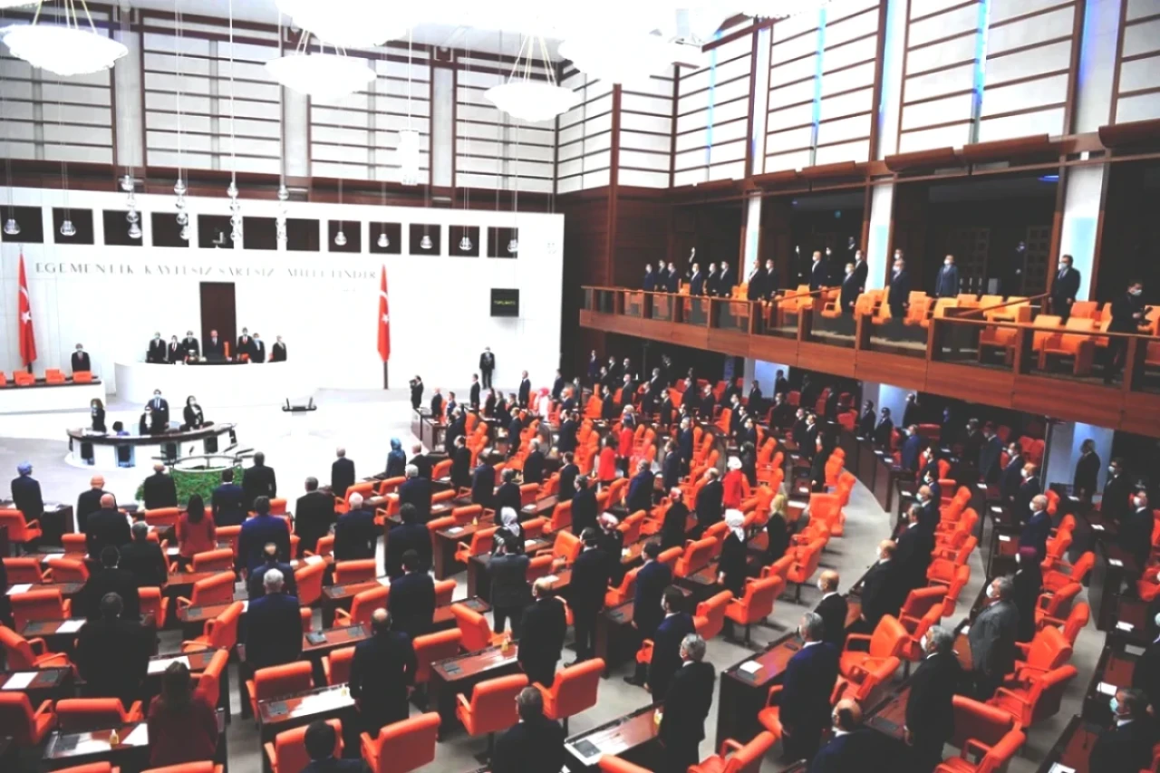 Kara Listede Olanlara Umut Işığı: Sicil Affı Teklifi Meclis’te