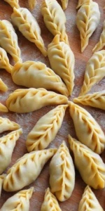 Gürze mantısı tarifi paylaşıldı. Özgünleştirilmiş hali: Gürze mantısı yapımı adım adım anlatıldı!