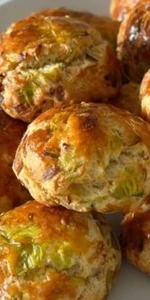 Pırasa ile yapılan nefis tarif: İçi pamuk gibi pırasalı poğaça yapımı!