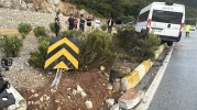 Bodrum'da servis minibüsü ile otomobil çarpıştı: 16 yaralı