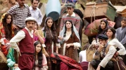 Ekşi Elmalar filmi, çekimleri için Muğla'nın Fethiye ilçesinde bulunan Şelale Restaurant'ta gerçekleştirildi