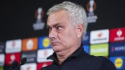Fenerbahçe taraftarları, Mourinho ile sezon sonunda derbi galibiyeti hasretine son veremediği için hayal kırıklığı yaşıyor.