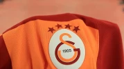 Galatasaray'ın efsane ismi, futbol sahalarına geri mi dönüyor? Detaylar heyecan verici!