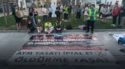 İzmir'de hayvan hakları savunucular sokağa indi: Bu yasa ölüm getirir!