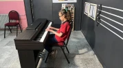 İzmir'in Müzik Arenasında Parlayan Yeni Yıldız: Belinay Şahingöz