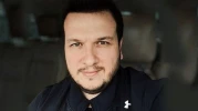 Şahan Gökbakar, Özgür Özel'e yönelik saldırıya sert bir şekilde tepki gösterdi: "Elinde silahı olsaydı ne yapardı acaba!"