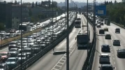 Trafik yoğunluğu: Sürücüler sabırla uzun araç kuyruklarında ilerledi