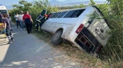 Tarım işçilerini taşıyan minibüs devrildi: 6 yaralı