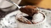Hızlı tatlı kaçamağı için mükemmel çikolatalı sufle tarifi!