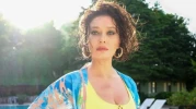 Nurgül Yeşilçay ekranlara geri dönüyor! Ömür Usta adlı yeni dizisinde canlandıracağı rol herkesi çok şaşırtacak!