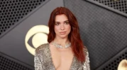 Dua Lipa'nın şeffaf elbisesi göz kamaştırdı