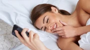 Sexting Başlatma Cümleleri 101: Yeni Başlayanlar İçin Erotik Mesajlaşma Rehberi