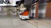 Yanan minibüs alev topuna döndü