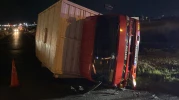Tekirdağ’da otomobille çarpışan kamyonet devrildi