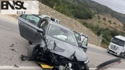 Bariyerlere çarpan otomobildeki 8 kişi yaralandı