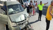 Avcılar'da çocuğu fenalaşınca aracı park etti, hafif ticari araç çarptı: 4 yara