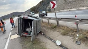 Kırıkkale'de hafif ticari araç devrildi; 1 ölü, 1 yaralı