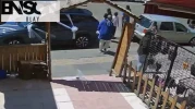 Yoldan karşıya geçmeye çalışan anne ile çocuğuna otomobil çarptı