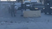 Yıkım yapılan bina çöktü! Ölümden kıl payı kurtuldular