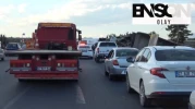 Lastiği patlayan TIR, karşı şeride geçip TIR ile çarpıştı: 1 ölü, 1 yaralı