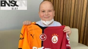 Barış Alper Yılmaz’dan kanser hastası çocuğa sürpriz