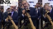 Dışişleri Bakanı Hakan Fidan'ın keskin nişancı tüfeğini yakından incelemesi sosyal medyayı salladı