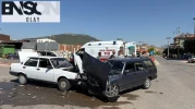 Bucak’ta Kavşakta Tofaş Otomobiller Çarpıştı