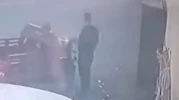 Otomobille çarpışan motosikletin sürücüsü yaralandı; kaza anı kamerada