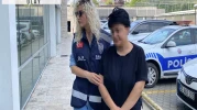 Annesini 11 yerinden bıçakla yaraladı