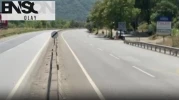 Sakarya'da orman yangını: D-650 yolu trafiğe kapandı, evler tahliye edildi